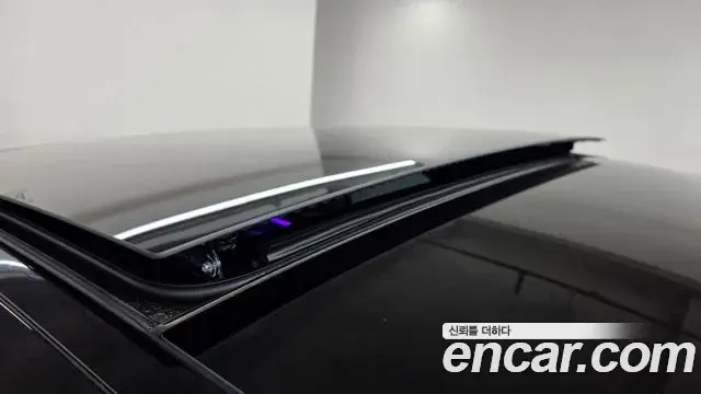 Mercedes-Benz E-Class 2025 — Photo 12/20
