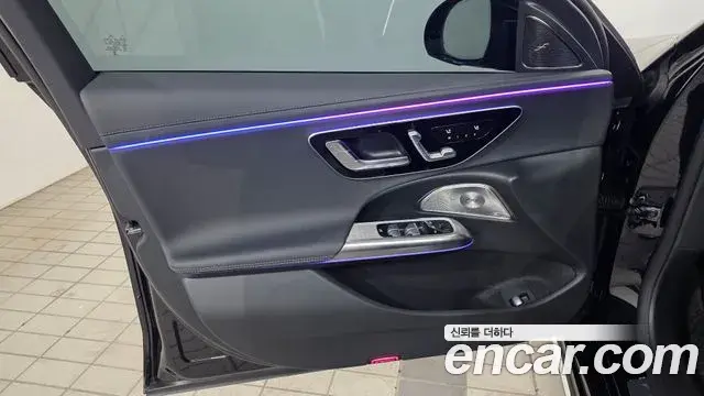 Mercedes-Benz E-Class 2025 — Photo 15/20