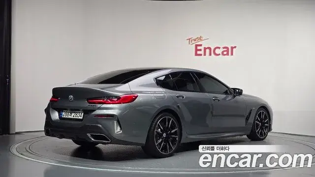 BMW 8 Series 2022 — Photo 2/20