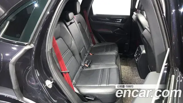 Porsche Cayenne 2019 — Фото 12/20