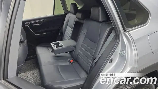 Toyota RAV4 2021 — Фото 12/20