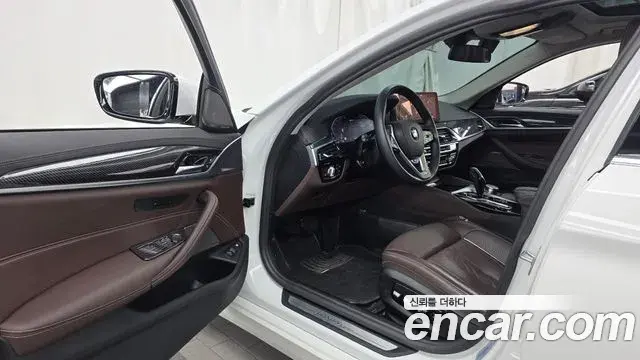 BMW 5 Series 2022 — Şəkil 9/20