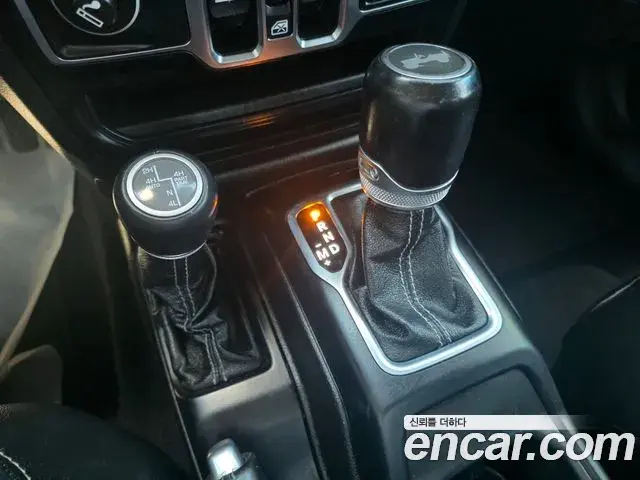 Jeep Wrangler 2020 — Photo 15/17