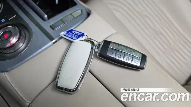 Genesis Electrified G80 2022 — Photo 15/20