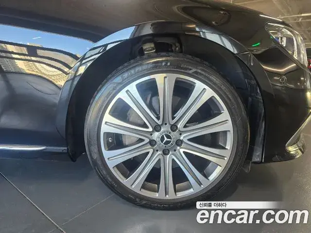 Mercedes-Benz E-Class 2023 — Фото 4/11