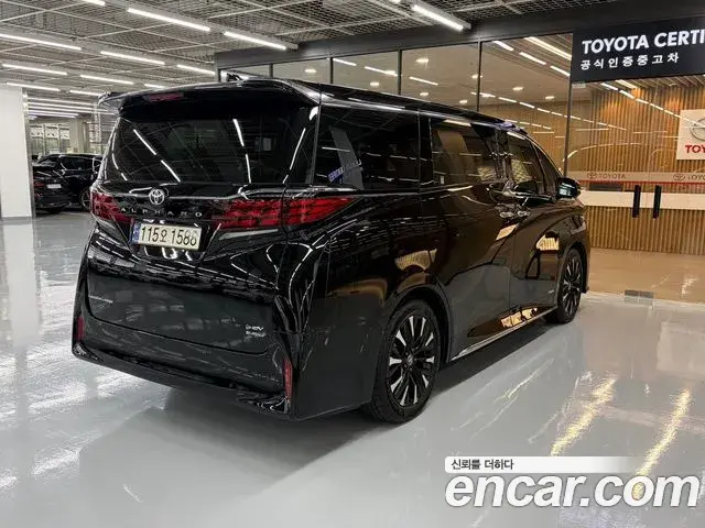 Toyota Alphard 2023 — Photo 1/20