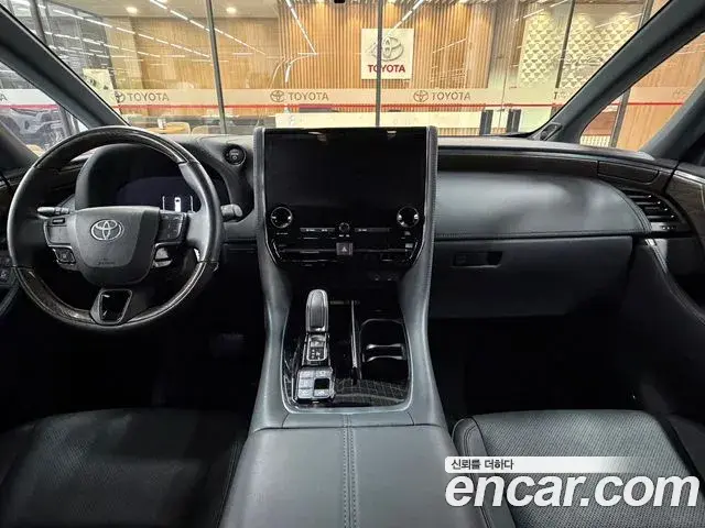 Toyota Alphard 2023 — Photo 6/20