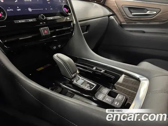 Toyota Alphard 2023 — Photo 8/20