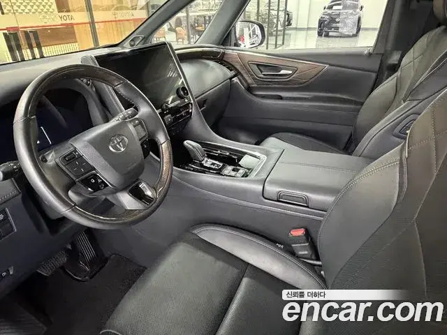 Toyota Alphard 2023 — Photo 9/20