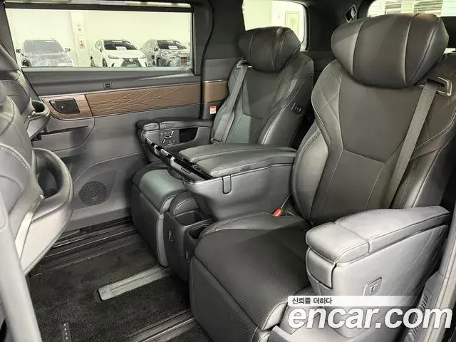 Toyota Alphard 2023 — Photo 11/20