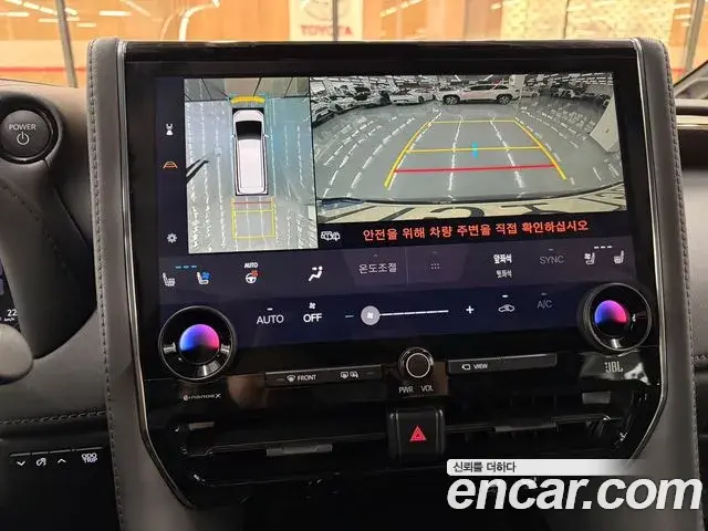 Toyota Alphard 2023 — Photo 13/20