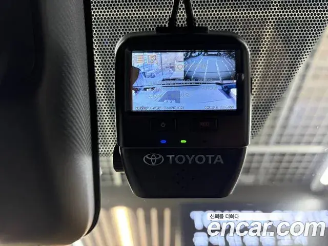 Toyota Alphard 2023 — Photo 16/20