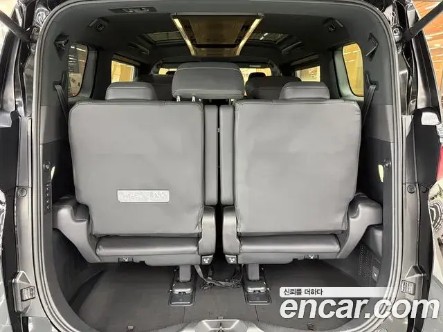 Toyota Alphard 2023 — Photo 19/20