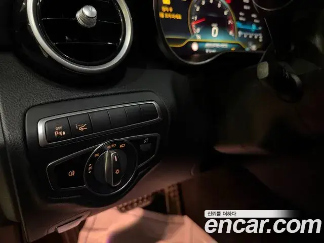 Mercedes-Benz C-Class 2020 — Photo 15/20