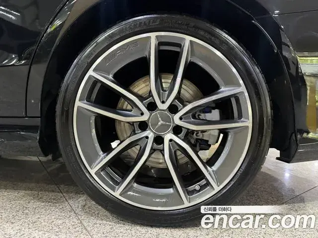 Mercedes-Benz C-Class 2020 — Photo 19/20