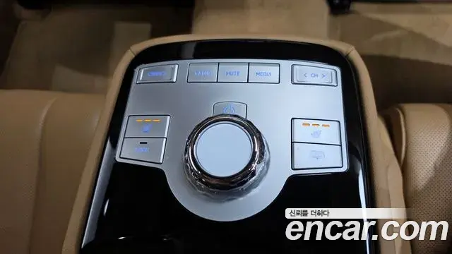 Genesis Electrified G80 2024 — Şəkil 12/20