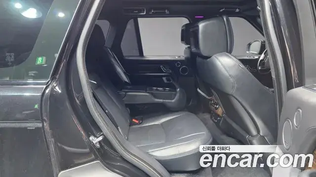 Land Rover Range Rover 2018 — Photo 12/20