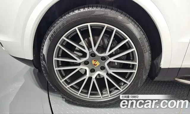 Porsche Cayenne 2020 — Photo 5/20