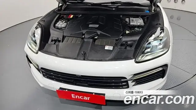 Porsche Cayenne 2020 — Photo 6/20