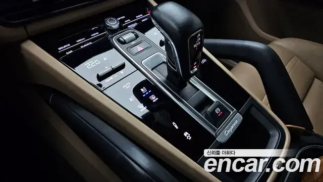 Porsche Cayenne 2020 — Photo 9/20
