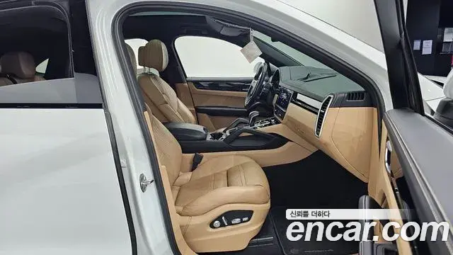 Porsche Cayenne 2020 — Photo 11/20
