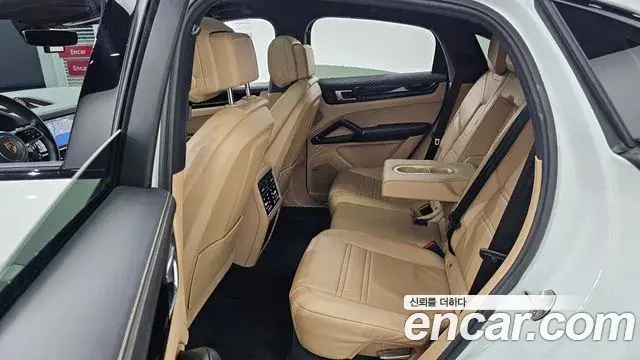Porsche Cayenne 2020 — Photo 12/20