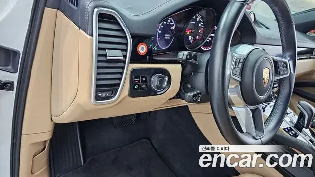 Porsche Cayenne 2020 — Photo 16/20