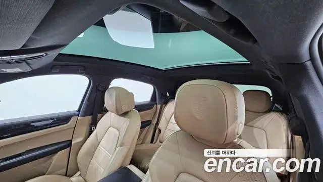 Porsche Cayenne 2020 — Photo 18/20