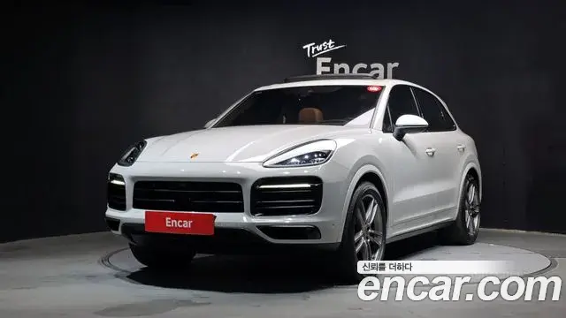Porsche Cayenne 2023 — Photo 1/20