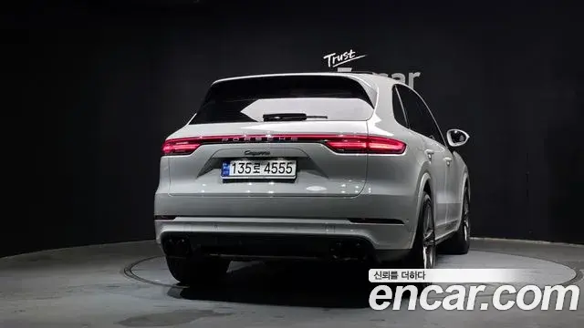 Porsche Cayenne 2023 — Photo 4/20