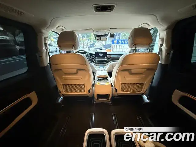 Mercedes-Benz V-Class 2021 — Photo 19/20