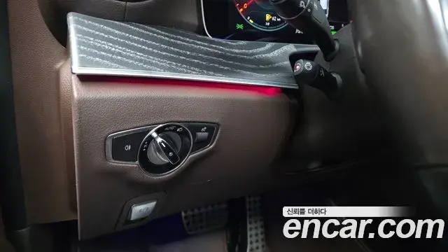 Mercedes-Benz CLS-Class 2020 — Photo 17/20