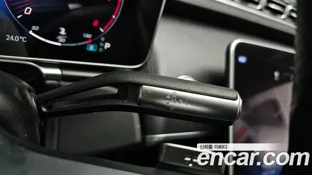 Mercedes-Benz S-Class 2022 — Photo 8/20