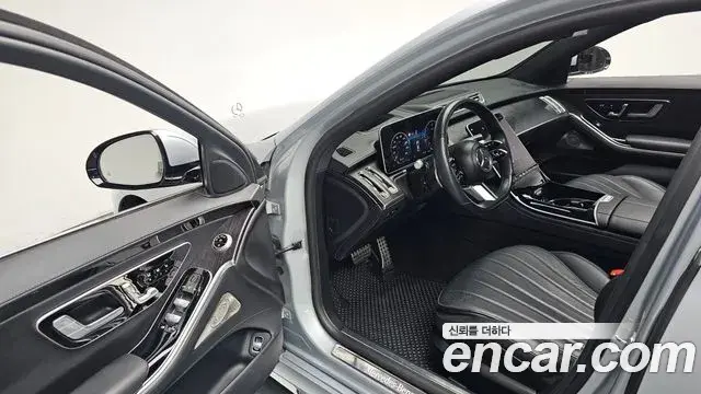 Mercedes-Benz S-Class 2022 — Photo 9/20