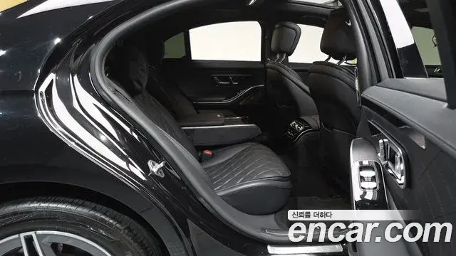 Mercedes-Benz S-Class 2022 — Photo 11/20