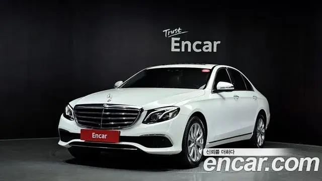 Mercedes-Benz E-Class 2020 — Фото 1/20