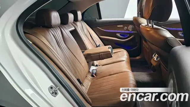 Mercedes-Benz E-Class 2020 — Фото 12/20
