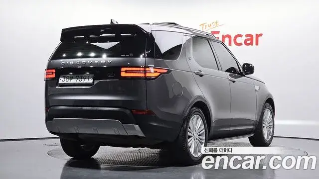 Land Rover Discovery 5 2019 — Photo 9/20