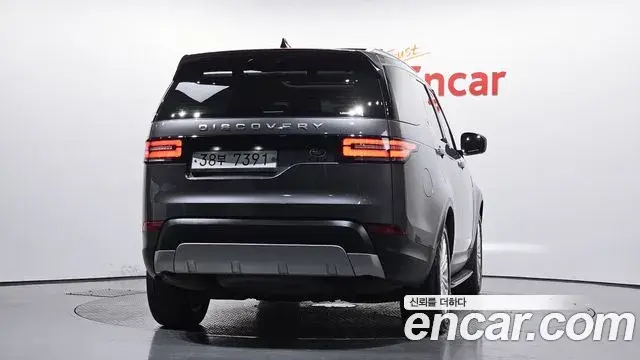 Land Rover Discovery 5 2019 — Photo 10/20