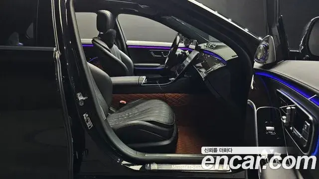 Mercedes-Benz S-Class 2022 — Photo 10/20