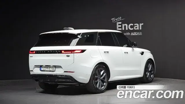 Land Rover Range Rover Sport 2023 — Photo 2/20