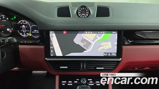 Porsche Cayenne 2020 — Photo 13/20