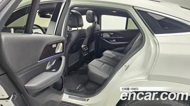 Mercedes-Benz GLE-Class 2023 — Photo 12/20