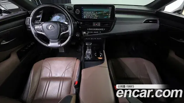 Lexus ES300h 2022 — Photo 7/20
