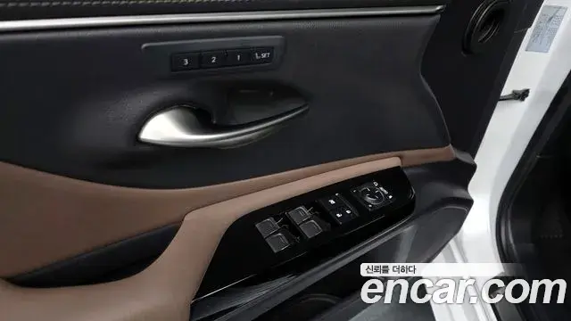 Lexus ES300h 2022 — Photo 11/20