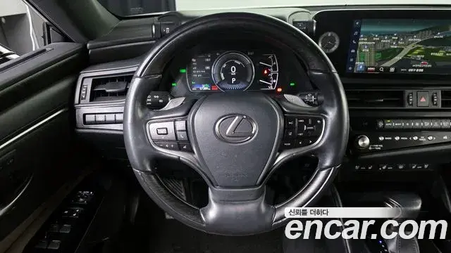 Lexus ES300h 2022 — Photo 15/20