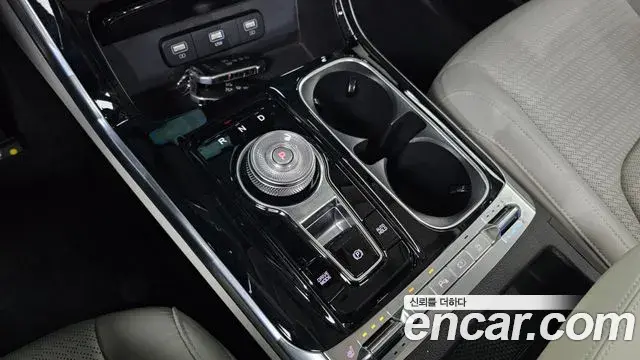 Kia Carnival 2022 — ფოტო 16/20