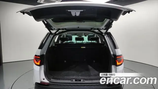 Land Rover Discovery Sport 2021 — Photo 7/20