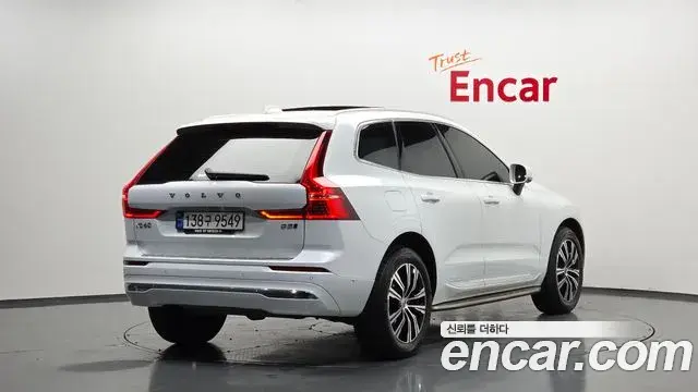 Volvo XC60 2022 — ფოტო 5/20