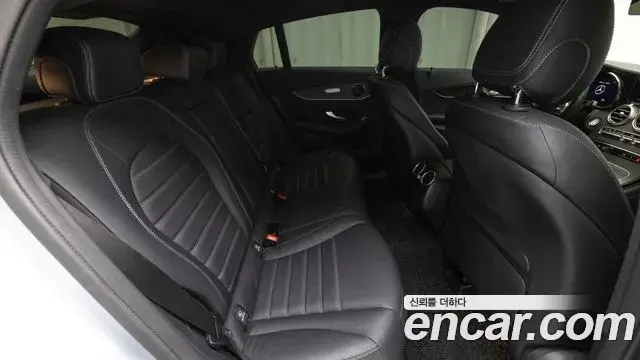 Mercedes-Benz GLC-Class 2023 — Photo 9/20